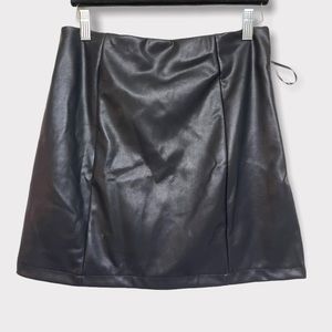 Womens FAUX LEATHER Mini Skirt w/ Side Zipper